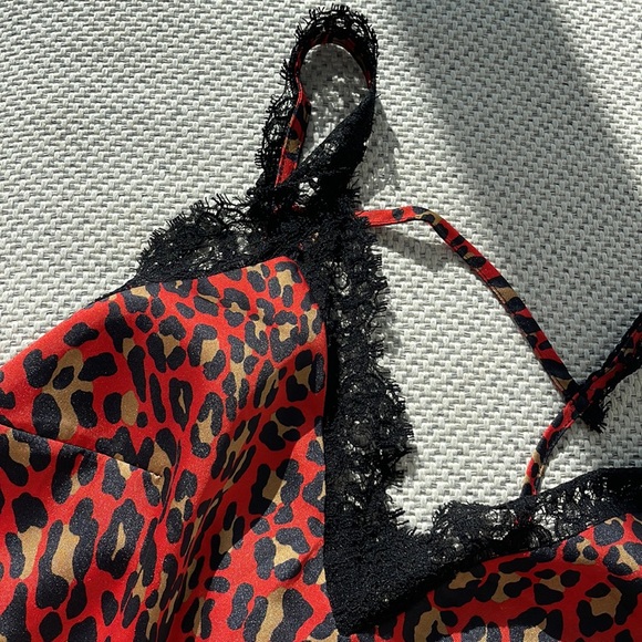 Sleeveless soft tank top. Size M. - Picture 8 of 8